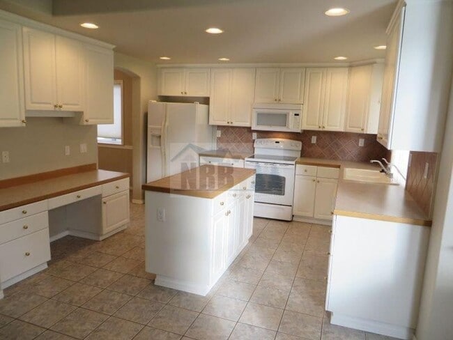 Building Photo - Enchanting, Elegant and Immaculate Home in...