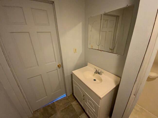 Building Photo - 903 Jewell St