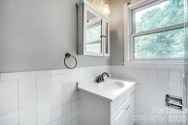 Building Photo - 221 Eden Cir