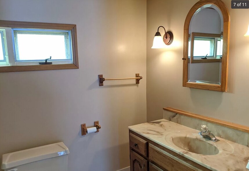 Building Photo - 816 W Grand Ave