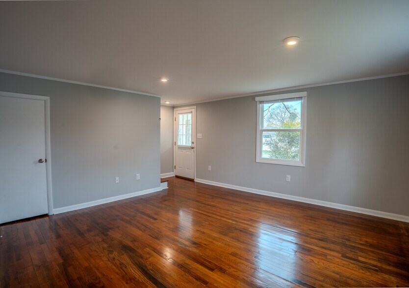 Building Photo - 152 Calvert St