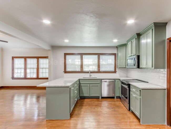 Building Photo - 2529 NW 16th St