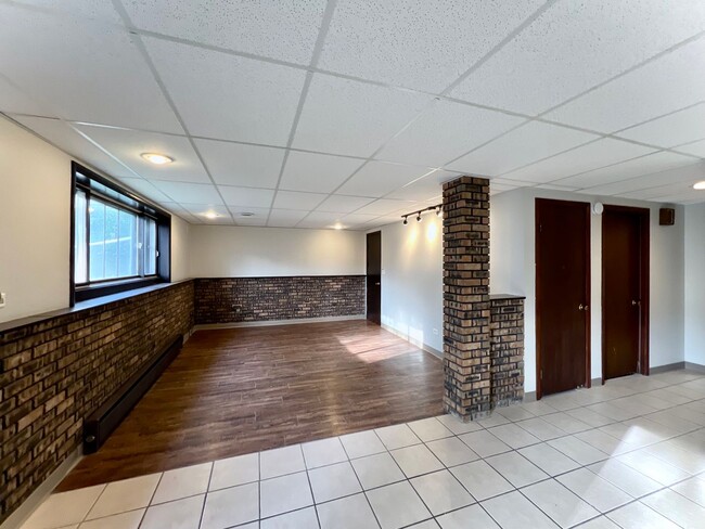 Building Photo - 312 S Lodge Ln