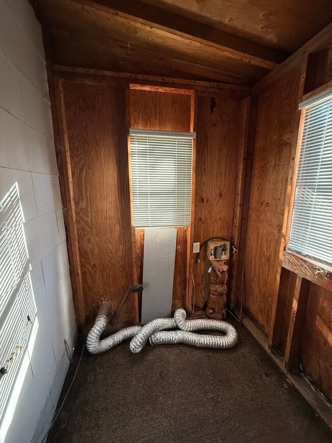 Building Photo - **1 Bed 1 Bath Duplex with bonus room Rent Ready** Call our self-showing number to schedule a tou...