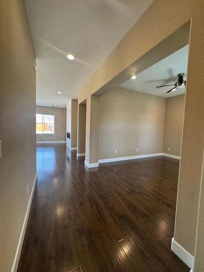 Building Photo - Beautiful Shadow Ridge Home in Spanish Spr...