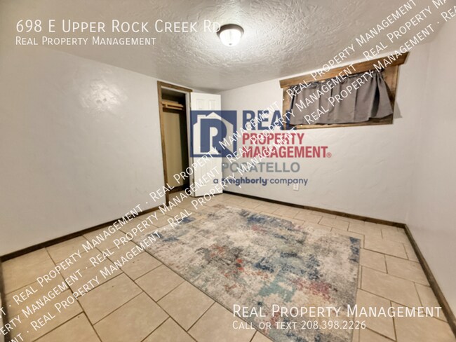 Building Photo - 698 E Upper Rock Creek Rd