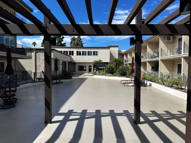 Building Photo - Studio in Point Loma