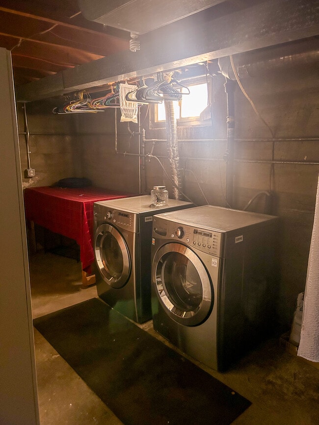 Building Photo - 1721 S Shoshone St