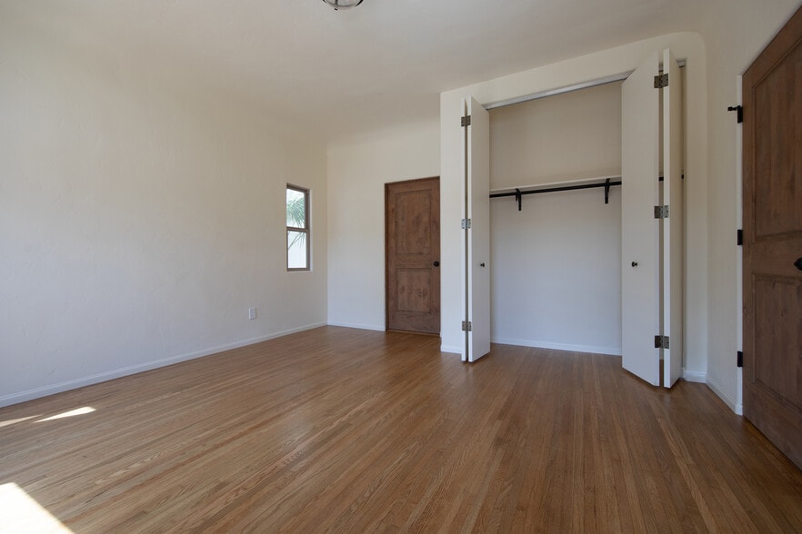 Building Photo - 1260 S Ridgeley Dr