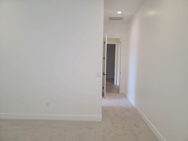 Building Photo - Bright and Spacious NEW 3 Bedroom Home!