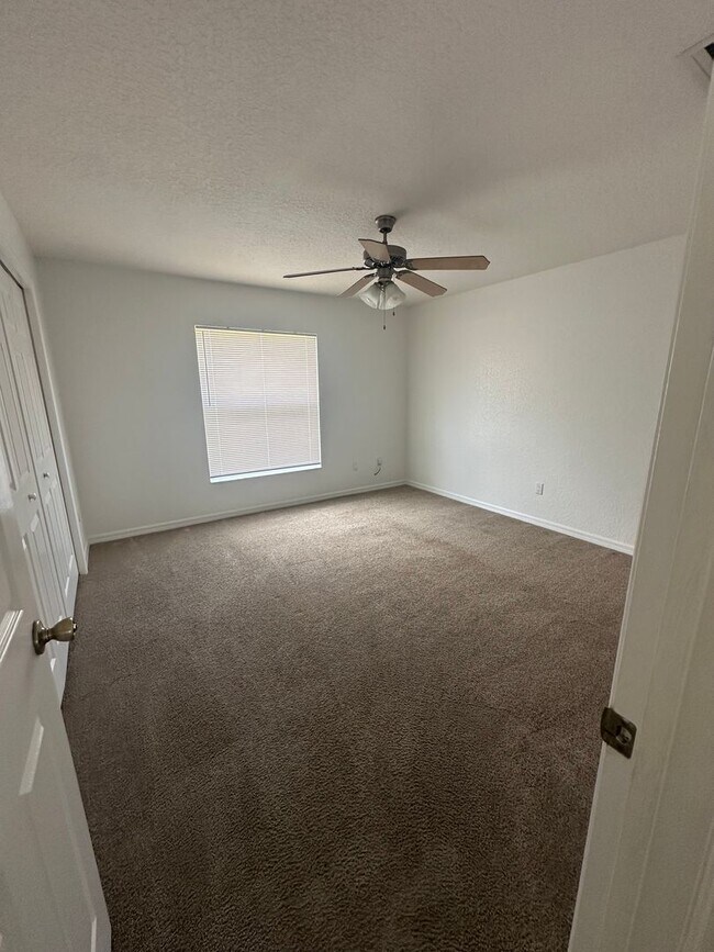 Building Photo - Marion Oaks North