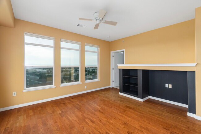 Building Photo - 10176 Park Meadows Dr