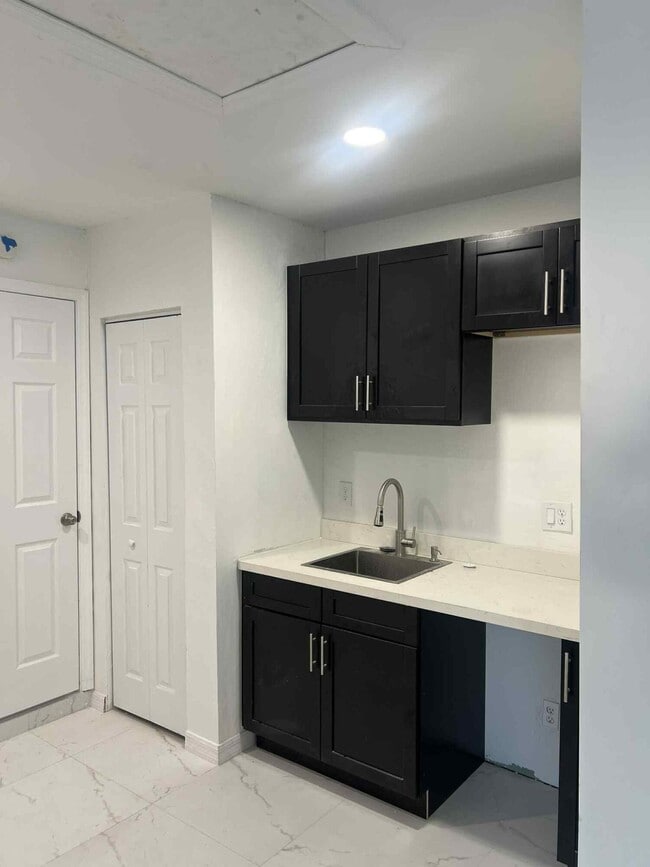 Building Photo - 26825 St Thomas Dr