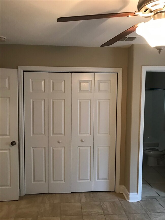 Building Photo - 2222 Cedarbrook Ct