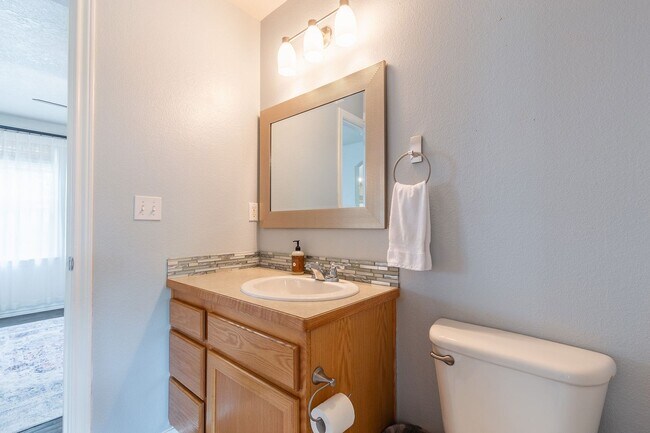 Building Photo - Just listed home for rent!