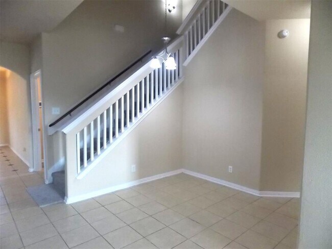 Building Photo - 6130 Carver Pines Dr