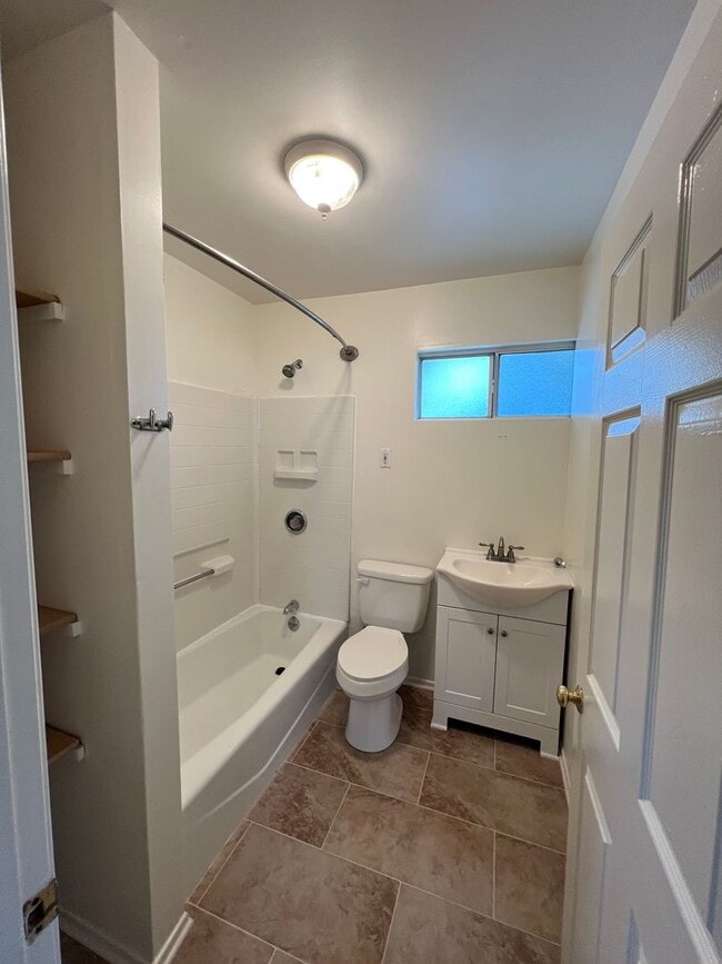 Building Photo - 217 Gridley Rd