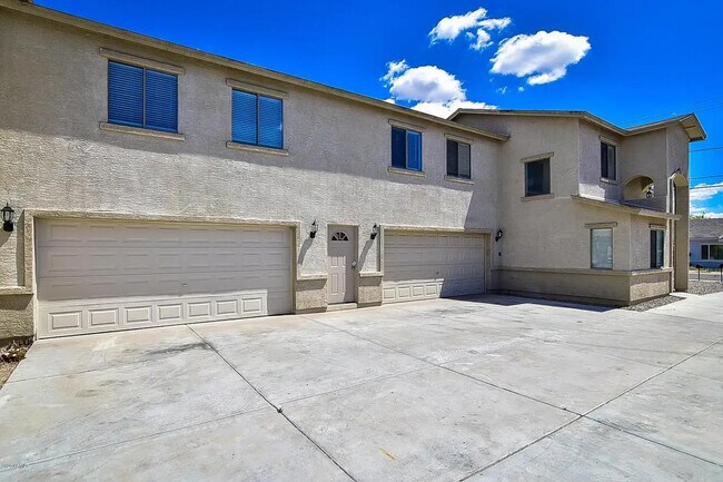 Building Photo - 506 E Townley Ave