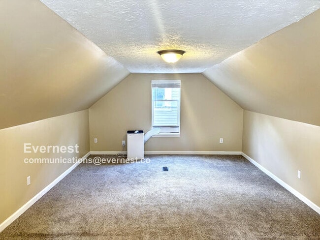 Building Photo - 471 Whitethorne Ave