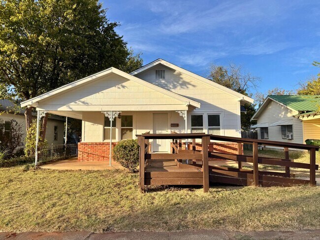 Primary Photo - 3 Bed 1 Bath Craftsman Home