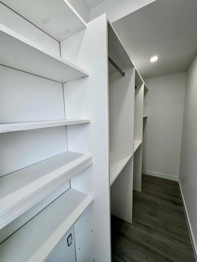 Building Photo - 3204 Plaza St