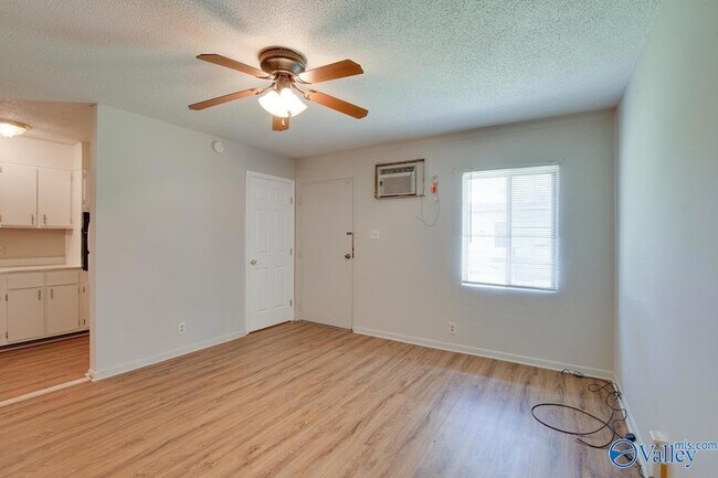 Building Photo - 1328 Oshaughnessy Ave NE