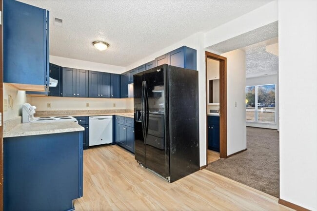 Building Photo - 902 Hersinger Pl