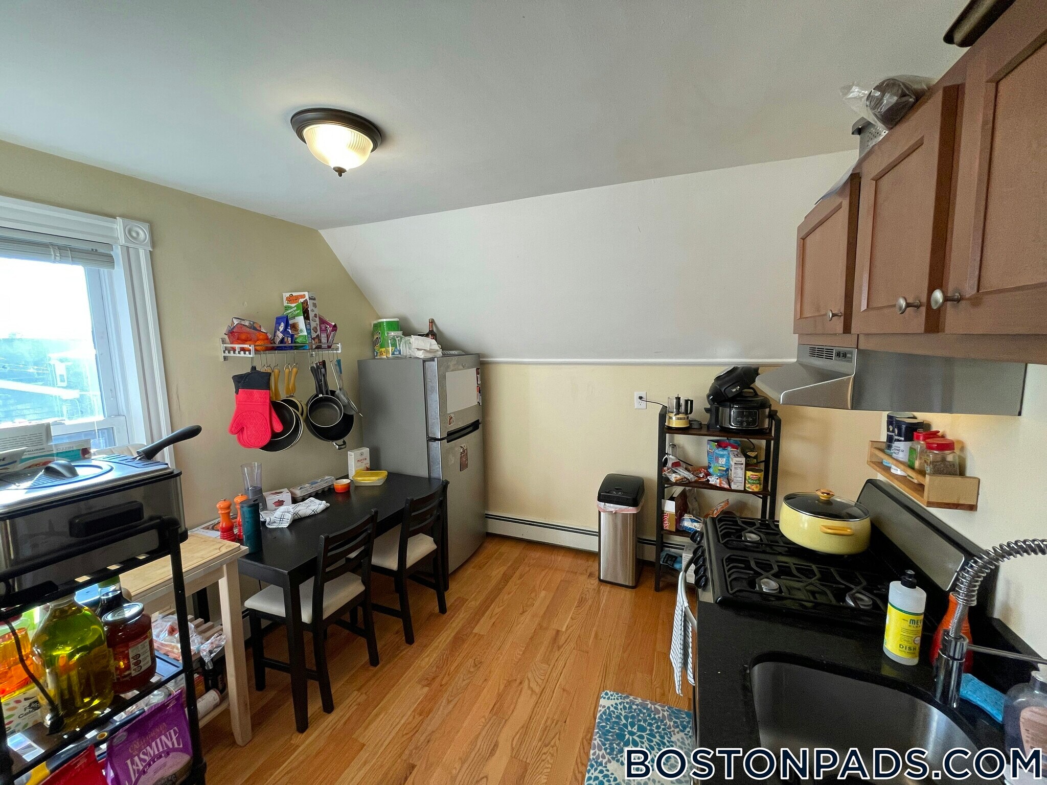 Building Photo - 5 Irving St