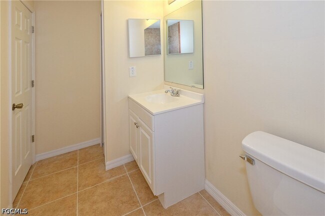 Building Photo - 615 SE 6th Terrace