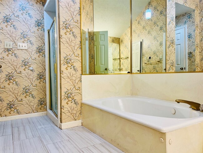 Building Photo - 14734 Charlmont Dr