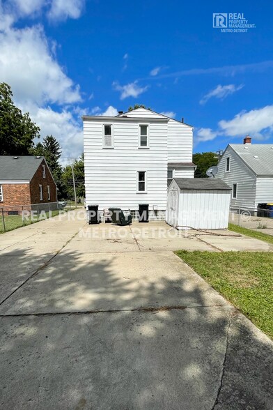 Building Photo - 17940 Glendale St