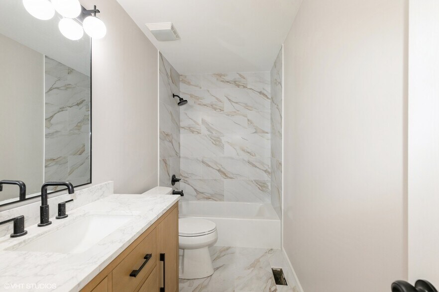 Building Photo - 4663 Rolling Hills Dr