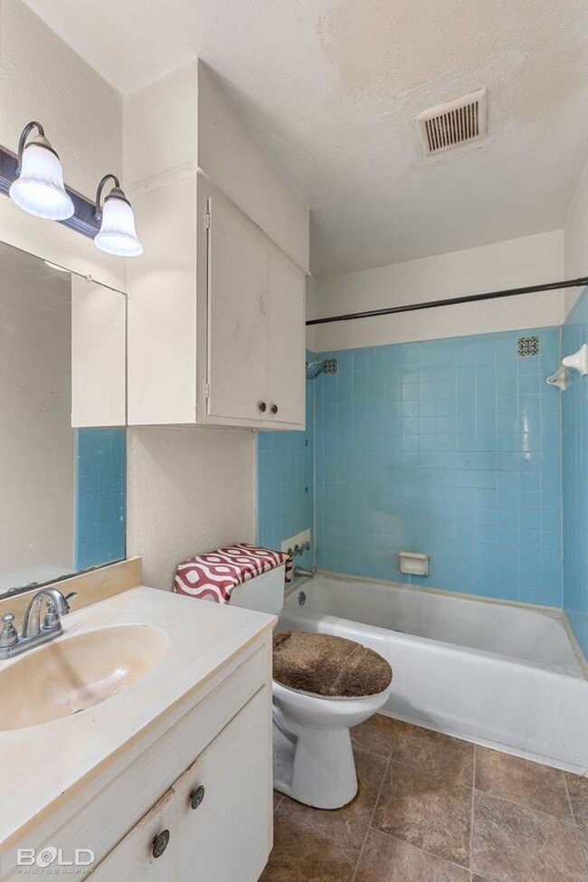 Building Photo - 2935 Salem Dr