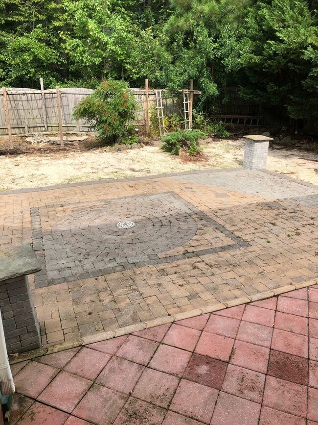 Building Photo - Stunning 4bdrm/2.5bth Home w/Loft Located in Chesterfield! Fenced in Backyard, 2 Car Garage, and ...