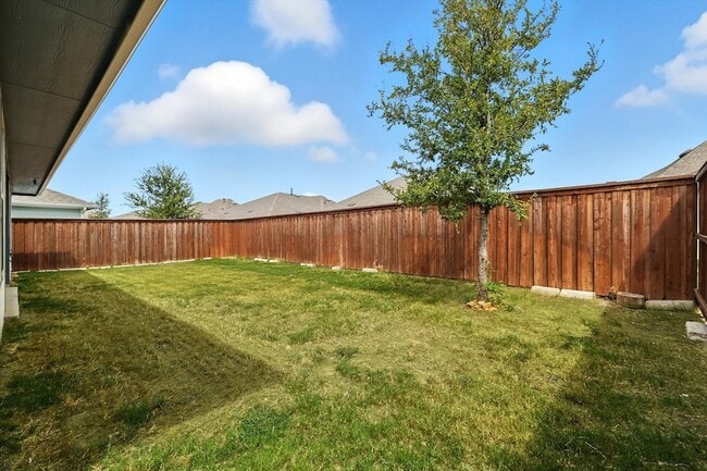 Building Photo - 11112 W Pond Dr