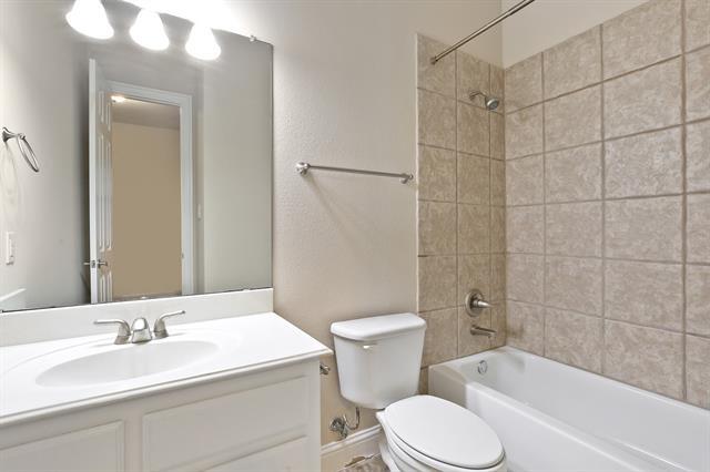 Building Photo - 5812 La Vista Dr