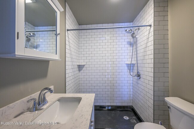 Building Photo - 1 William St