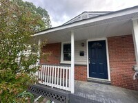 Building Photo - Three Bedroom House