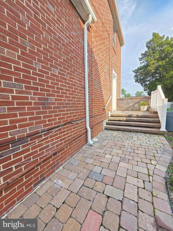 Building Photo - 52 Ardmore Ave