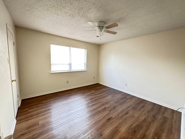 Building Photo - 3407 Victoria Cir