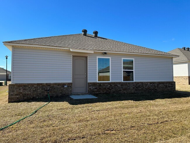 Building Photo - NEW Three Bedroom | Two Bath Home in Stage...