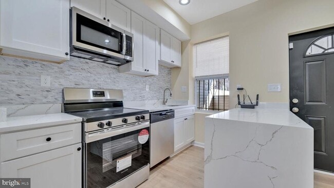 Building Photo - 307 S Smallwood St