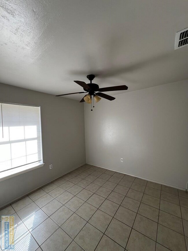 Building Photo - 2813 Capri St