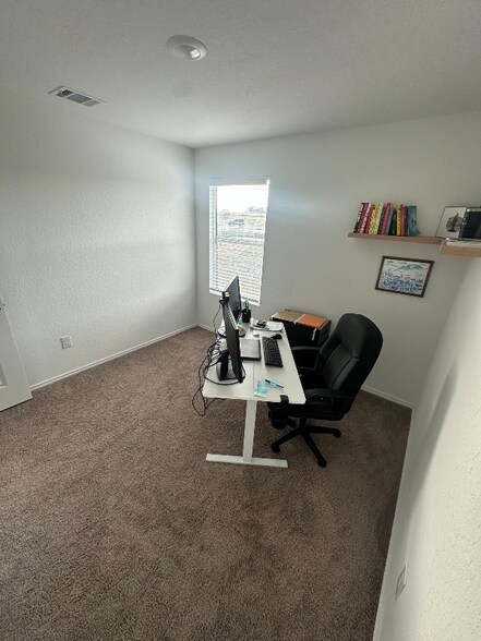 Building Photo - 1713 Knoll Rdg