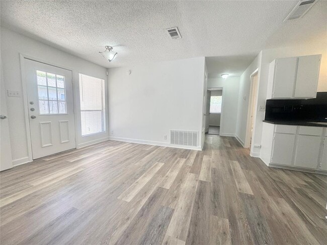 Building Photo - 6900 Trendal Ln