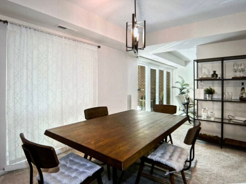 Building Photo - 11815 Breton Ct