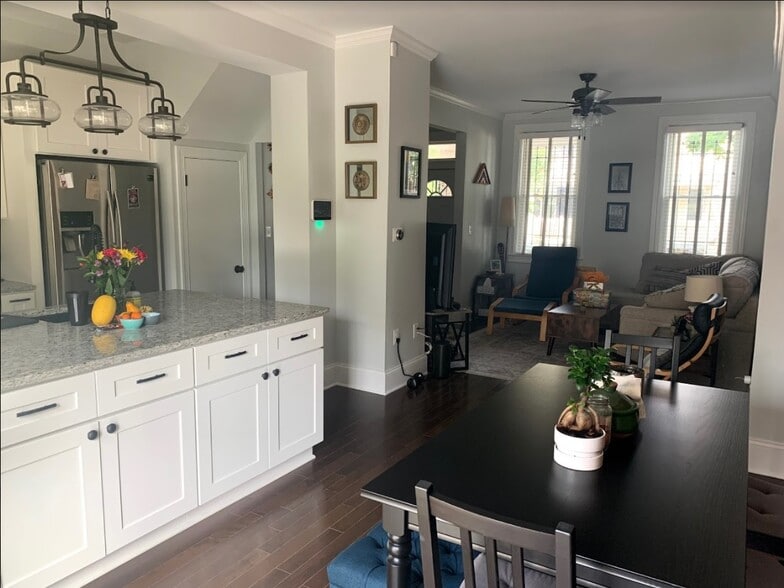 Kitchen, Dining Room, Living Room - 1116 Staples St NE