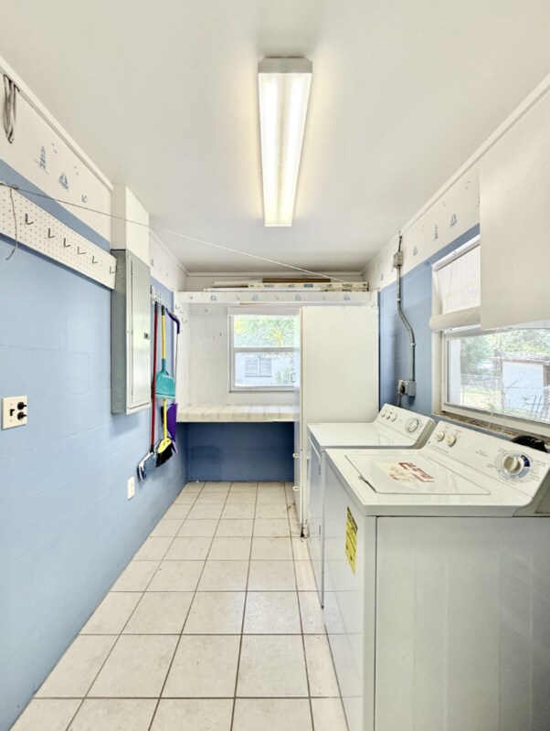 Building Photo - 213 6th Ave NW