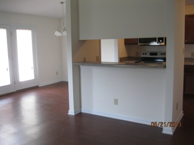 Building Photo - 671 Bartons Landing Pl