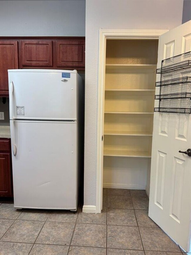 Building Photo - Townhome available off East MLK